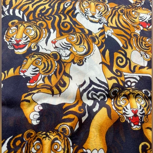 Gucci Scarf Silk All Over Tiger Print 26”x74” - Picture 4 of 5